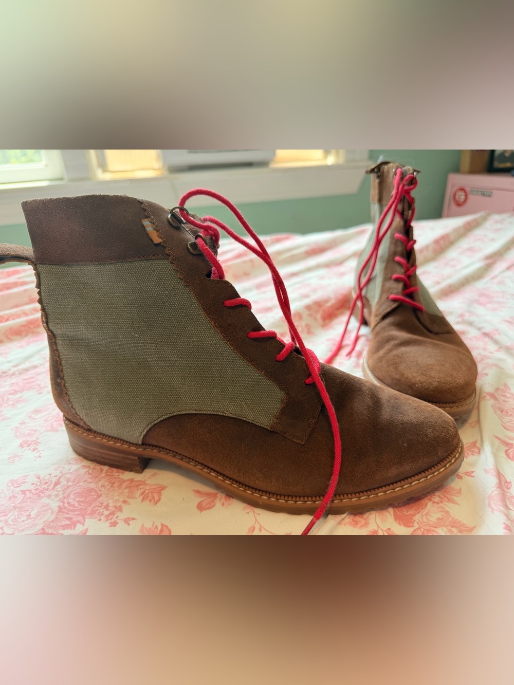 Toms Olive Canvas and Brown Suede Lace-Up Boots with Pink Laces